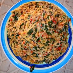 A picture of Pasta with beans and moringa jellof.
