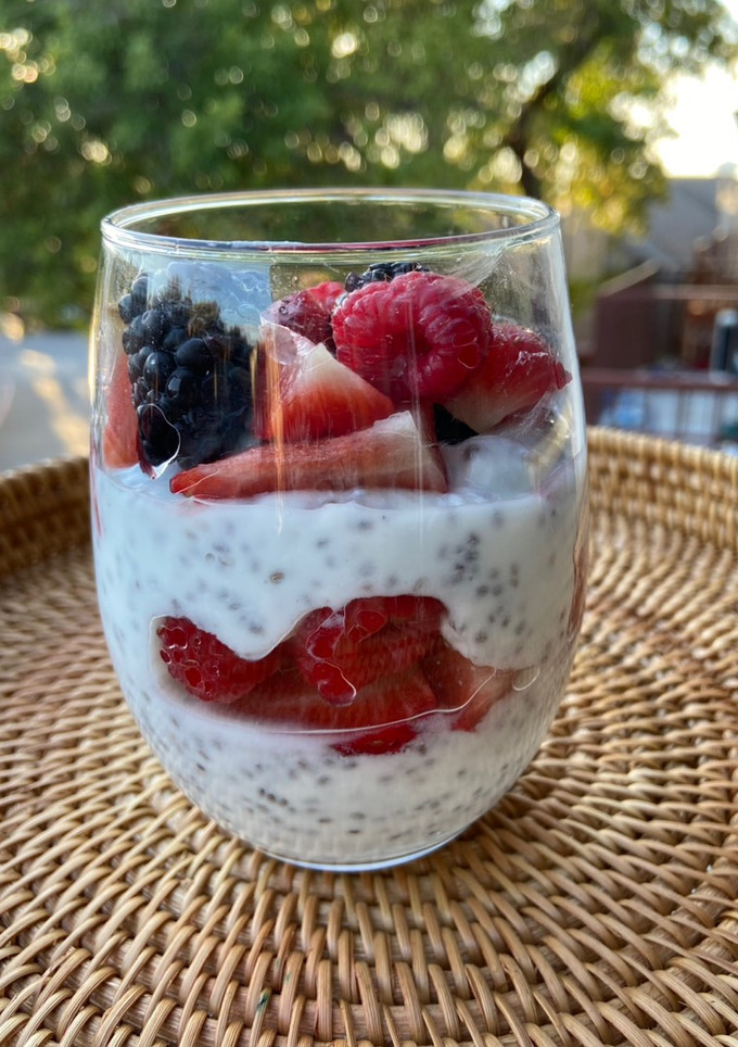 Una foto de Pudín de chía y frutos rojos 🍓