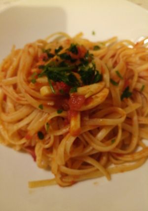 A picture of Linguine with spicy calamari.