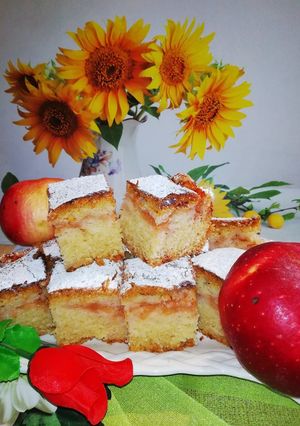 Zdjęcie przepisu Super zwykłe ciasto z jabłkami i galaretką.