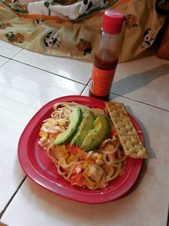 Una foto de Espagueti con surimi