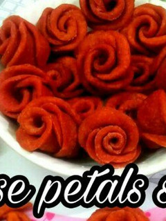 ரோஸ் பெட்டல் சுவீட் (Rose petal recipe in Tamil) செய்முறை முக்கிய புகைப்படம்