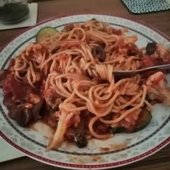 A picture of Spaghetti alla puttanesca.