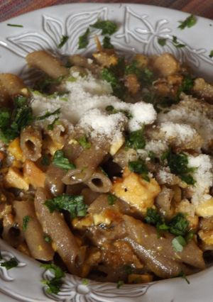 Foto principal de Pasta seca integral con picadillo de gallina