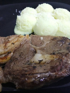 Una foto de Chuleton marinado con cerveza