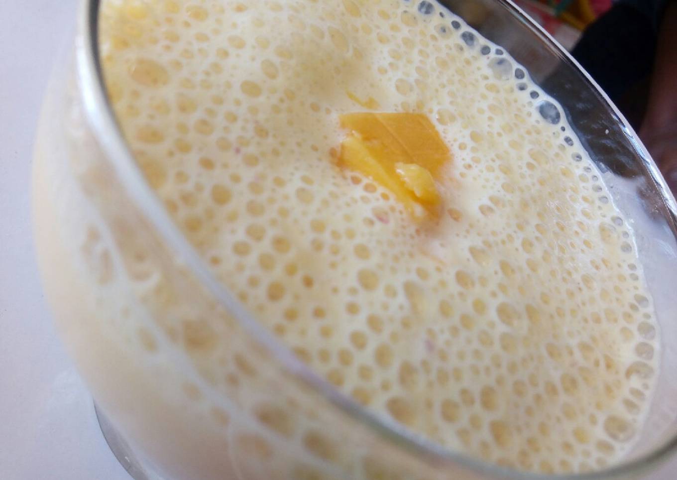 Apple mango milkshake
