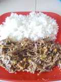 Carne mechada en coco