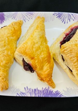 A picture of Cherry pie puff pastry.