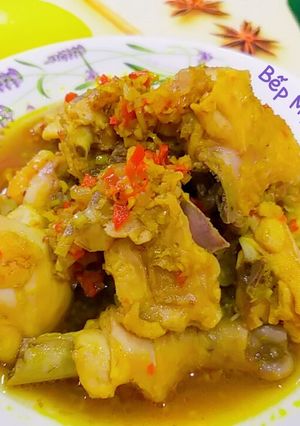 Hình của món Gà kho sả ớt.