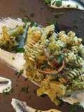 Pasta con pesto di broccoli, acciughe, crema di parmigiano