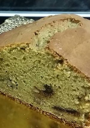 Foto principal de Bizcocho de aguacate, nueces y pepitas de chocolate negro