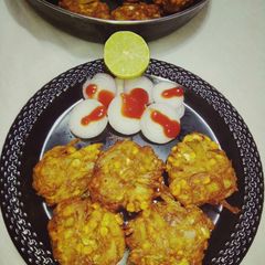 A picture of PIYAZI(onion fritters).