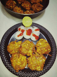 A picture of PIYAZI(onion fritters).