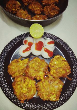 A picture of PIYAZI(onion fritters).