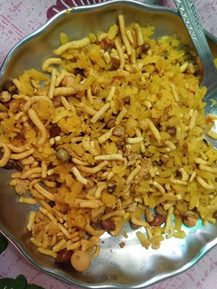 पोहा (poha recipe in Hindi) रेसिपी मुख्य फोटो