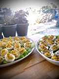 Huevos rellenos clásicos & huevos endiablados (deviled eggs)