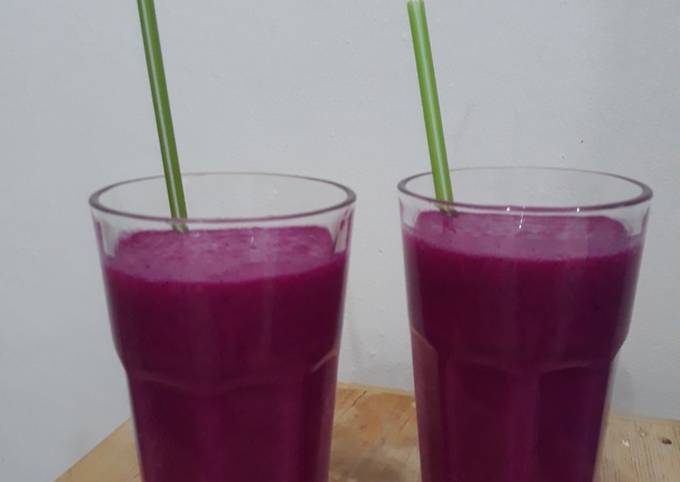 Smoothies pisang & buah naga