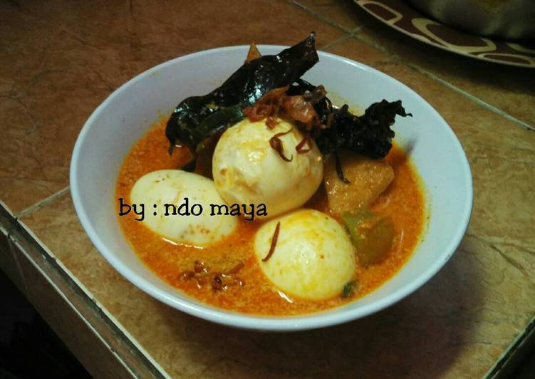 Tahu telur bumbu kuning