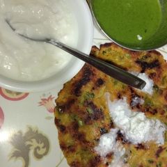 A picture of Besani Missi Roti.