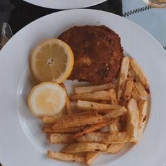 A picture of Vegan No Fish & Chips.