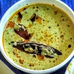 A picture of Coriander coconut chutney.