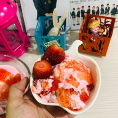 A picture of Jhat pat Strawberry cheese cream dessert Ramdan special.