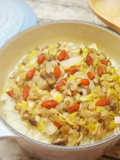 杞子什菌素肉餅煲仔飯 的食譜成品照片