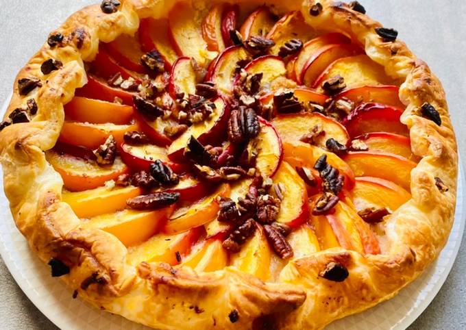 Tarte rustique aux nectarines 🍑 et noix de pécan