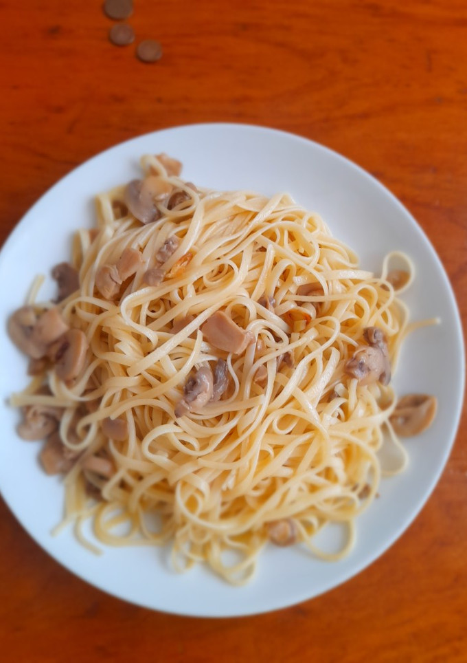 Una foto de Tallarines con champiñones y ajo