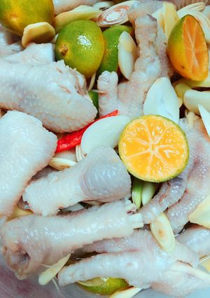 Hình của món Chân gà sả tắc.