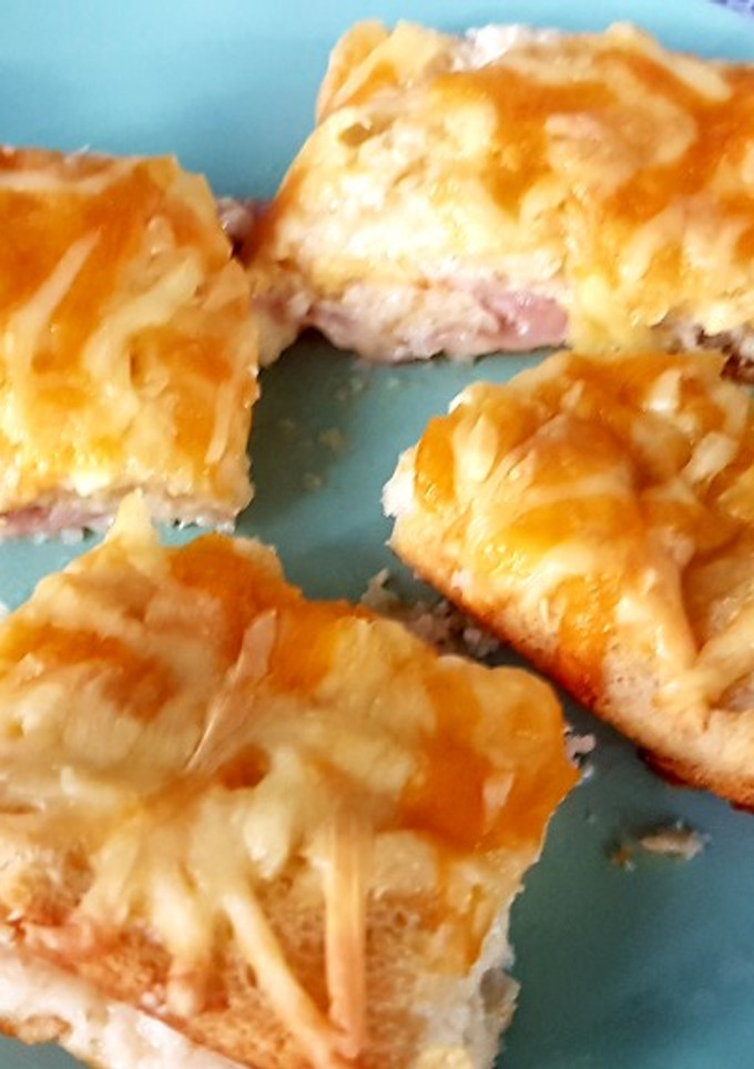 Una foto de Pastel de pan de molde caliente