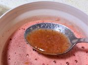 Una foto de salsas dulces