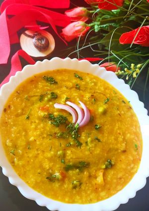 A picture of Kathiyawadi masala khichadi.