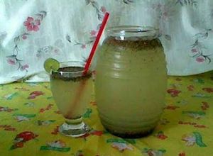 Una foto de Agua de chía con limón