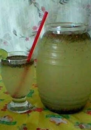 Una foto de Agua de chía con limón