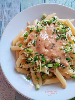 Foto principal de Macarrones en salsa roquefort, crema de queso manchego y champis