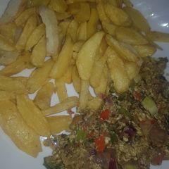 A picture of Chips and cucumber egg sau.