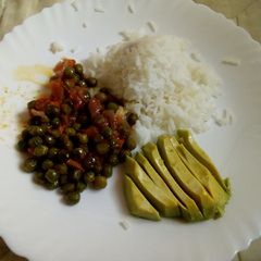 A picture of Fried green peas with boiled Rice.