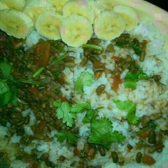 A picture of Western ndengu and rice.