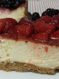 Una foto de Tarta de queso con frutos rojos baja en calorías