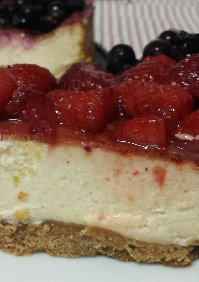 Una foto de Tarta de queso con frutos rojos baja en calorías