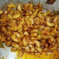 A picture of Bake parlour jalfrezi macaroni.