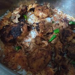 A picture of Chicken tikka biryani.