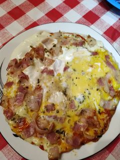 Una foto de Pizza con tortilla de trigo