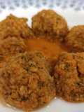 Albóndigas de brócoli, quinoa, boniato y avena con tomate (BLW)