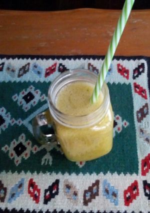 A picture of Mango pine smoothie.