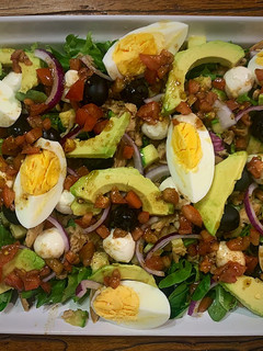 Una foto de Ensalada de pollo (y mil cosas más)