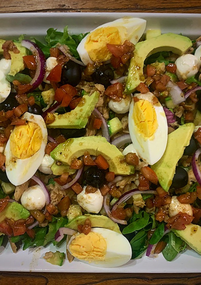 Una foto de Ensalada de pollo (y mil cosas más)