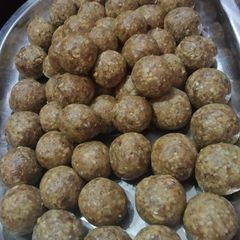 A picture of Peanut Laddu.
