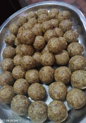 A picture of Peanut Laddu.